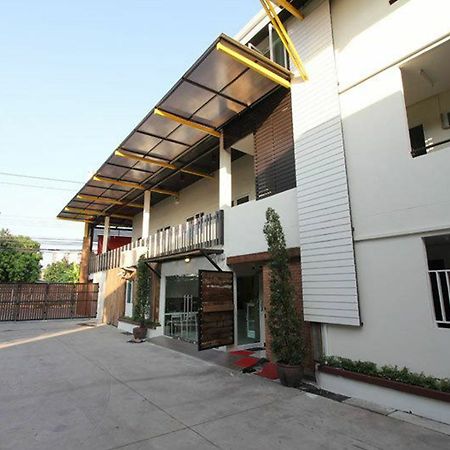 Hotel Leesort @ Onnuch Bangkok Esterno foto