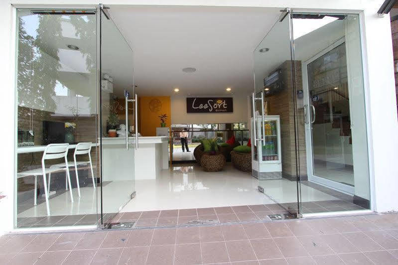 Hotel Leesort @ Onnuch Bangkok Esterno foto