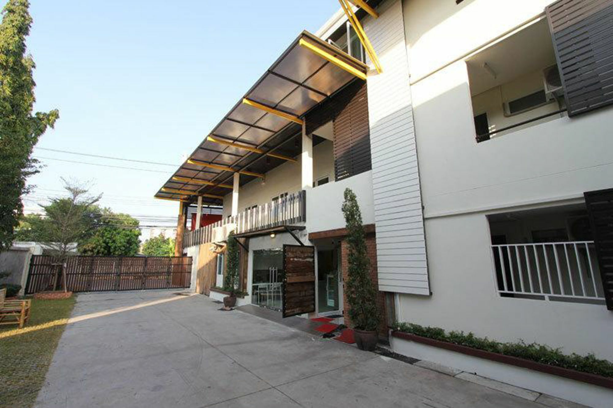 Hotel Leesort @ Onnuch Bangkok Esterno foto