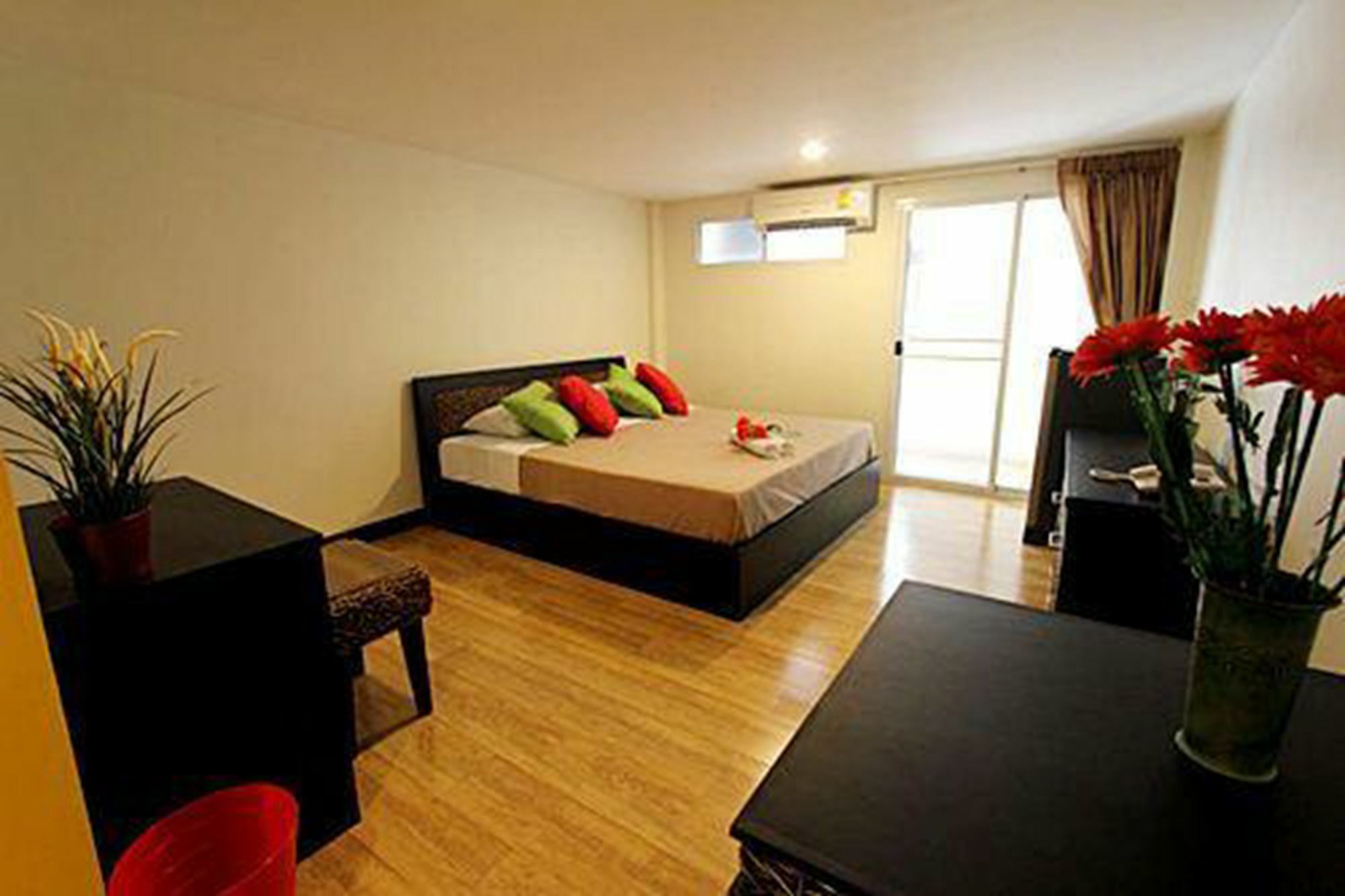 Hotel Leesort @ Onnuch Bangkok Esterno foto