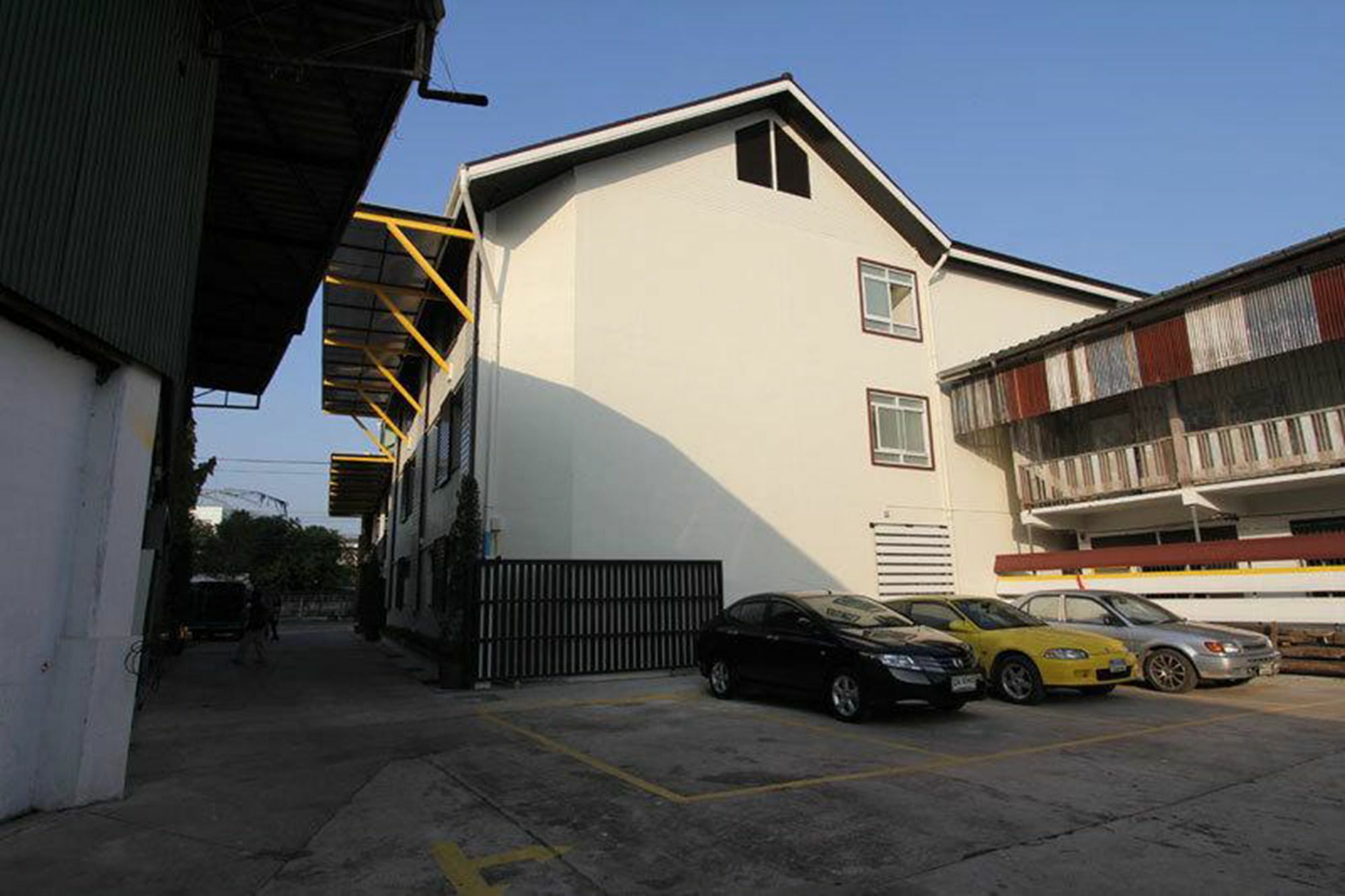 Hotel Leesort @ Onnuch Bangkok Esterno foto