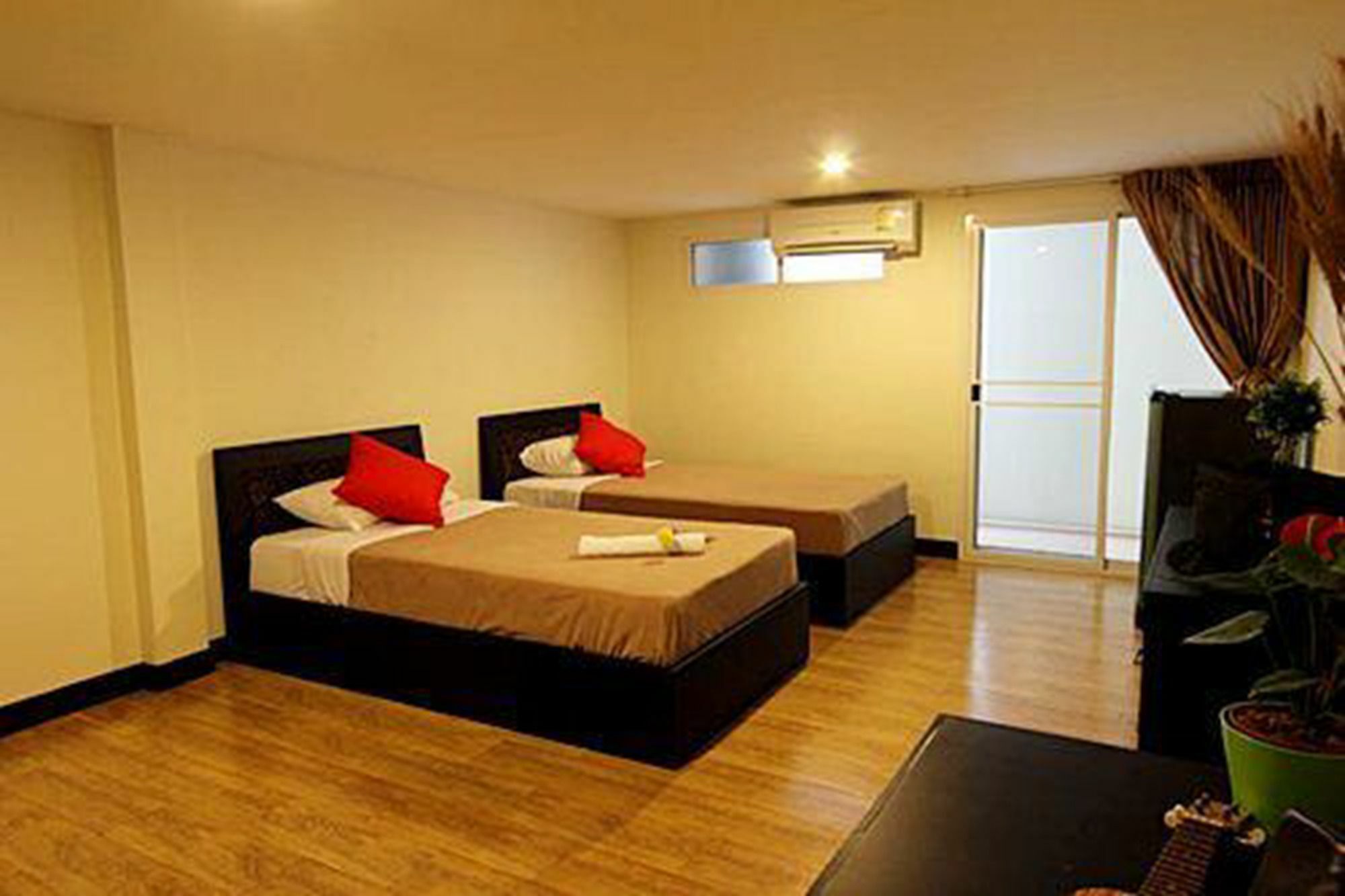 Hotel Leesort @ Onnuch Bangkok Esterno foto