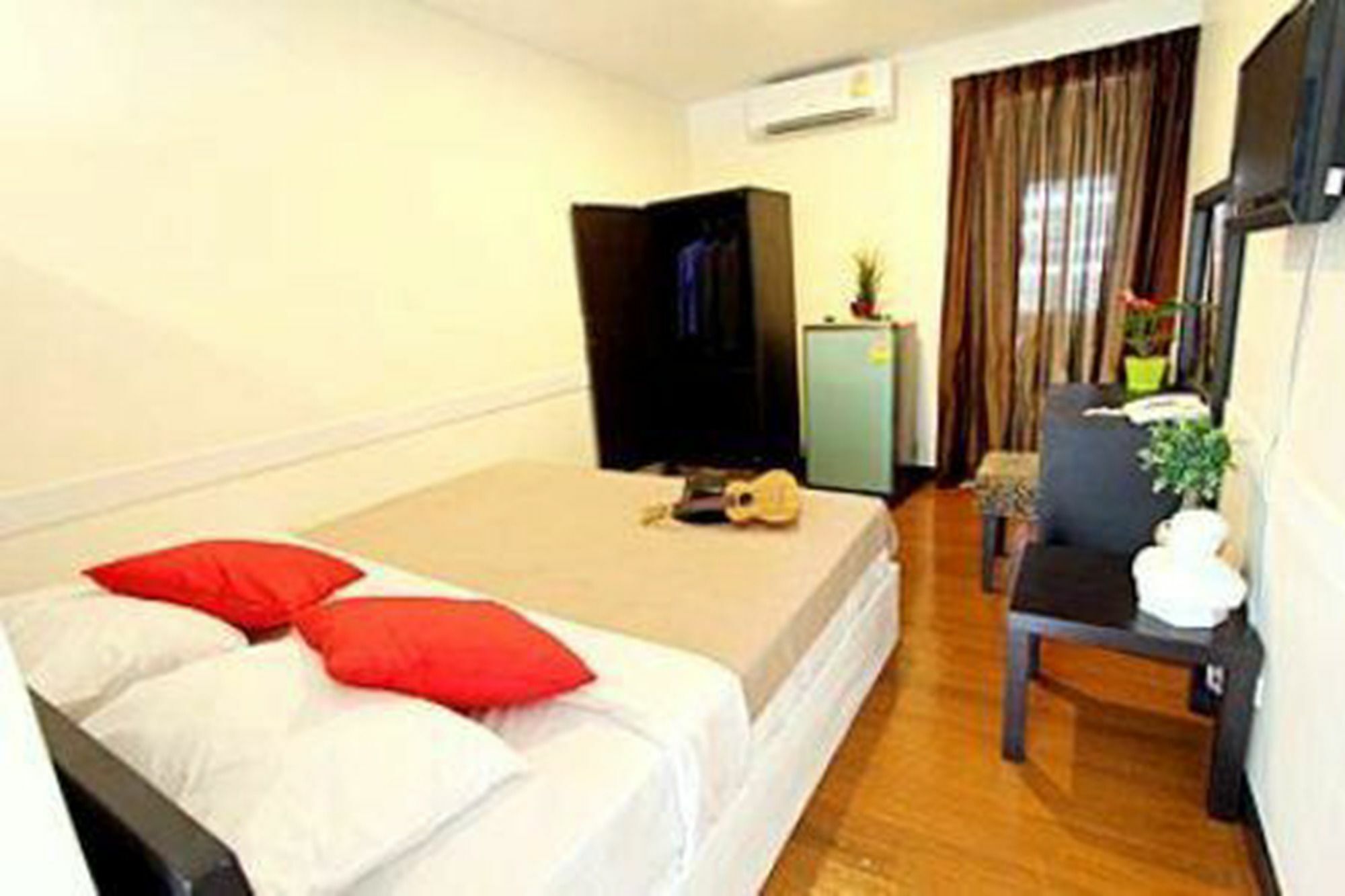 Hotel Leesort @ Onnuch Bangkok Esterno foto